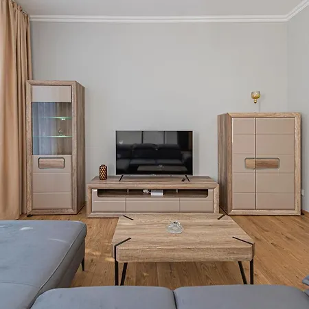 Prestigious Center With Free Parking By Polo Apartment