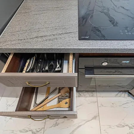 Prestigious Center With Free Parking By Polo